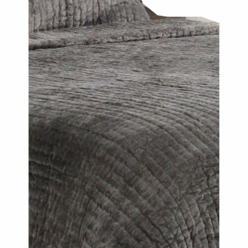 Lipa 92 x 96 Handmade Queen Quilt, Polyfill, Cotton Binding, Dessert Brown- Saltoro Sherpi Perspective: bottom