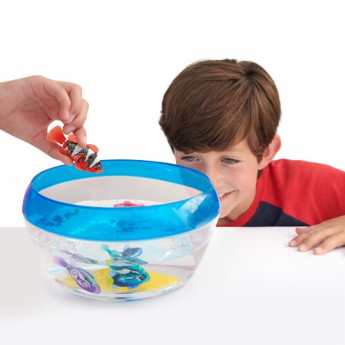 Zuru Robo Fish™ Robotic Fish and Tank Playset Perspective: bottom