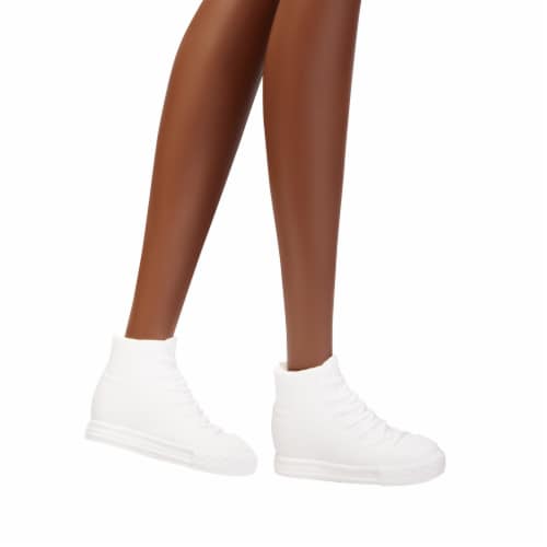 Mattel Barbie 180 Fashionistas Doll Perspective: bottom