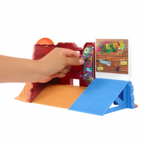 Mattel Hot Wheels Skate™ Donut Skatepark Playset Perspective: bottom
