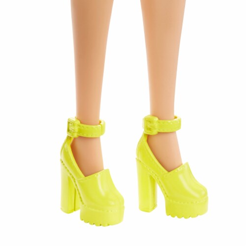 Barbie Fashionista Doll Perspective: bottom