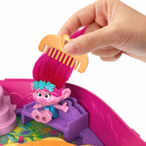 ​Polly Pocket & DreamWorks Trolls Compact Playset with Poppy & Branch Dollst Perspective: bottom