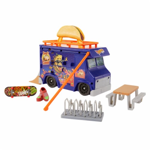 Mattel Hot Wheels Skate Taco Truck Play Case Perspective: bottom