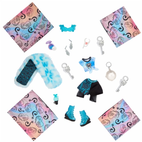 Mattel Monster High Skulltimate Secrets Lagoona Blue Doll Perspective: bottom