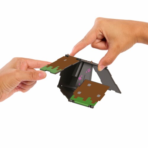 Mattel® Minecraft Flippin Figs™ Enderman Grass Block Action Figure Perspective: bottom