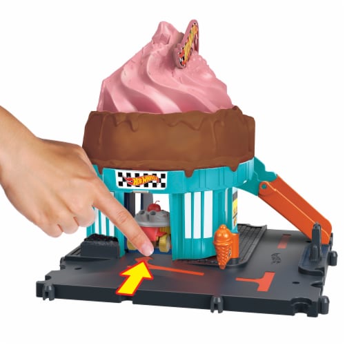 Hot Wheels® City Downtown Ice Cream Swirl™ Toy Car Playset Perspective: bottom