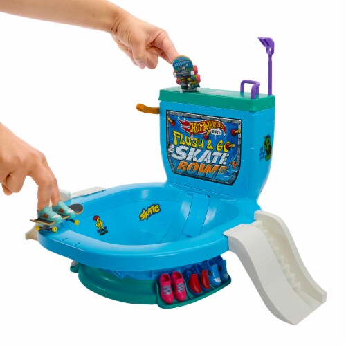 Mattel HOT WHEELS SKATE FLUSH GO SKATE BOWL Perspective: bottom