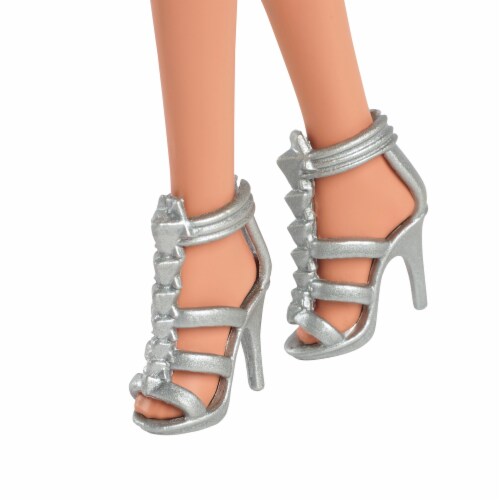 Mattel® Barbie Fashionista Doll Perspective: bottom