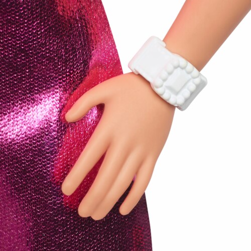 Mattel® Barbie Fashionista Doll Perspective: bottom