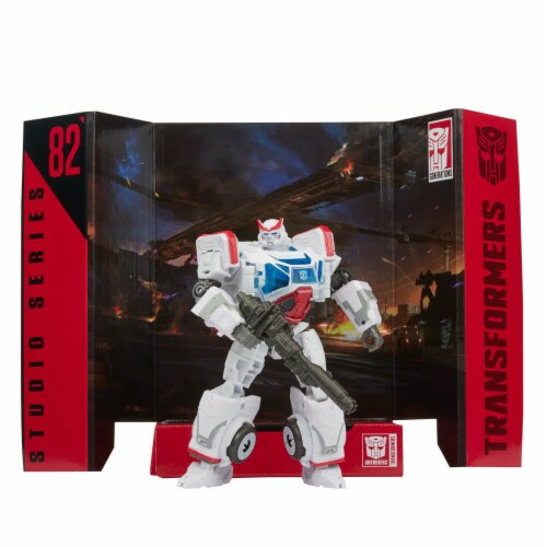 Hasbro F3163 4.5 inch Transformers Studio Series 82 Deluxe Autobot Ratchet Action Figure Perspective: bottom