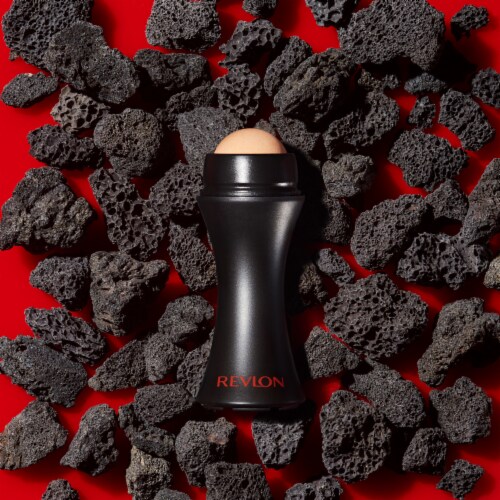 Revlon Oil-Absorbing Volcanic Roller Perspective: bottom