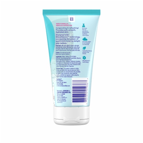 Clean & Clear Deep Action Exfoliating Face Wash Paraben-Free + Naturally Derived Plastic Free Beads Perspective: bottom