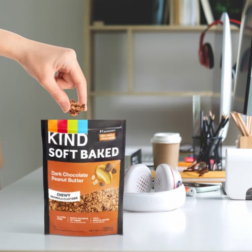 KIND Soft Baked Dark Chocolate Peanut Butter Granola Perspective: bottom