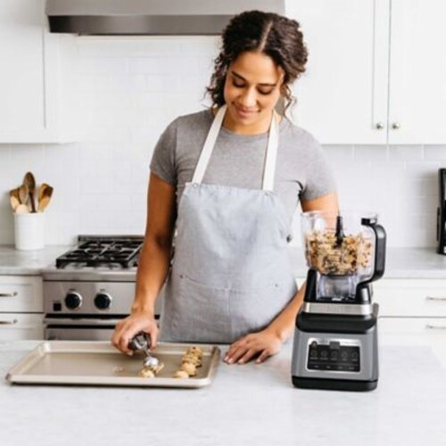 Ninja BN801 Professional Plus Kitchen System with Auto-iQ Perspective: bottom