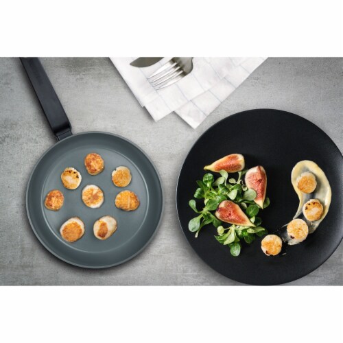 Fry Pan And Skillet, Ceramic Non-Stick Aluminium Cookware With Bakelite Handle, 9.5  (24Cm) Perspective: bottom