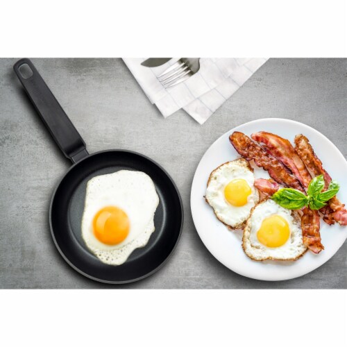 Fry Pan And Skillet, Non-Stick Aluminium Cookware With Bakelite Handle, 8 (20Cm) Perspective: bottom