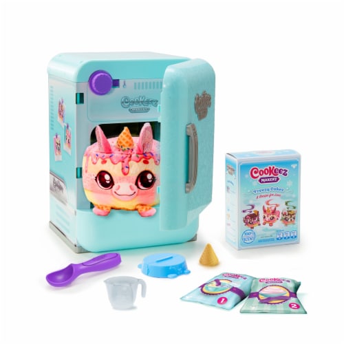 Cookeez™ Makery Freezy Cakez Fridge Playset Perspective: bottom