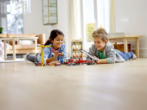 LEGO® City Downtown Fire Brigade Building Set Perspective: bottom