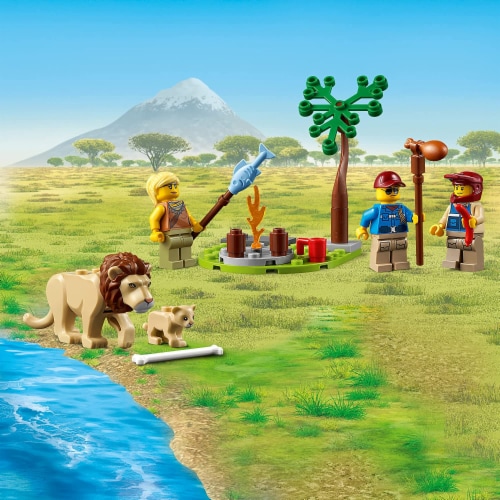 60301 LEGO® Wildlife Rescue Off-Roader Building Toy Perspective: bottom
