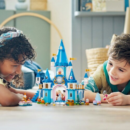 43206 LEGO®  large Disney Cinderella Castle & Figures Perspective: bottom