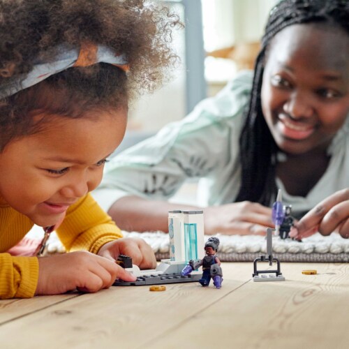 LEGO® 76212 Marvel Studios Black Panther Shuri's Lab Building Set Perspective: bottom