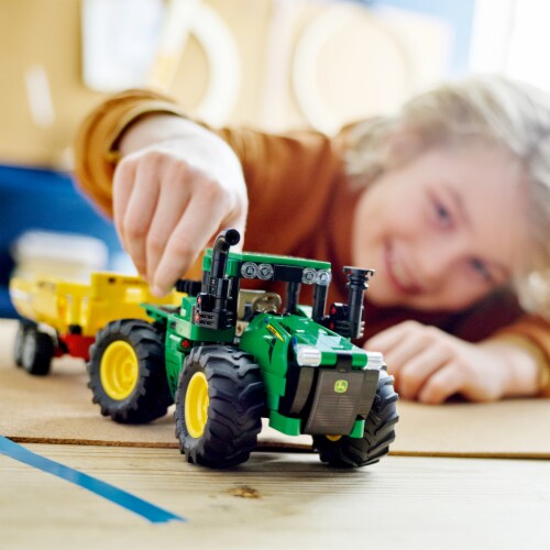 LEGO® Technic™ John Deere 9620R 4WD Tractor 42136  Building Set Perspective: bottom
