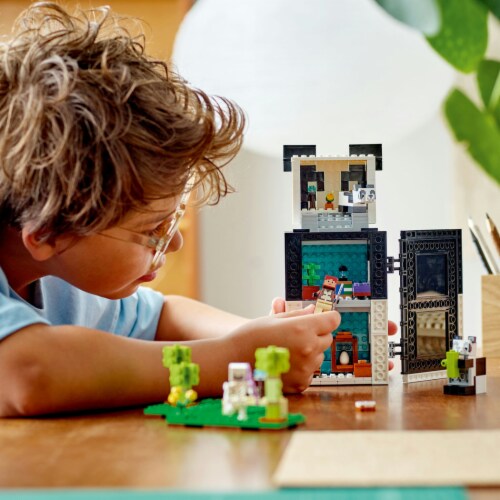 LEGO Minecraft The Panda Haven Building Set 21245 553 pc King