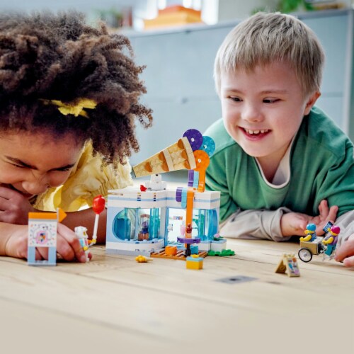 LEGO® City Ice Cream Shop 60363 Building Set Perspective: bottom
