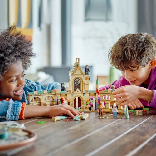 Lego® Harry Potter The Ba415 Harrttle of Hogwarts™ Building Set Perspective: bottom