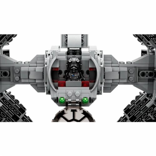 LEGO 75348 Star Wars Mandalorian Fang Fighter vs TIE Interceptor