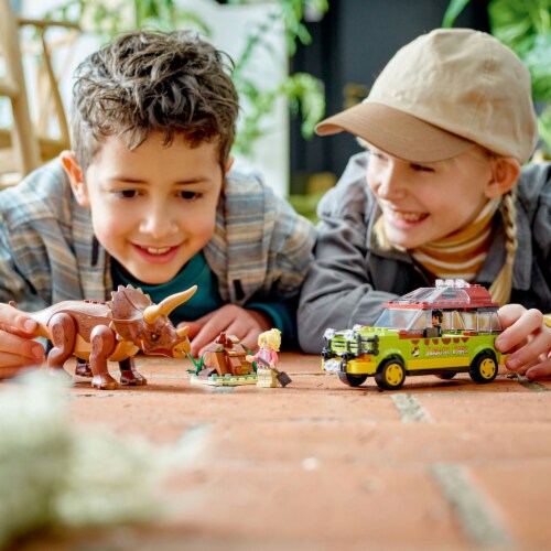 LEGO® Jurassic World Triceratops Research Set Perspective: bottom