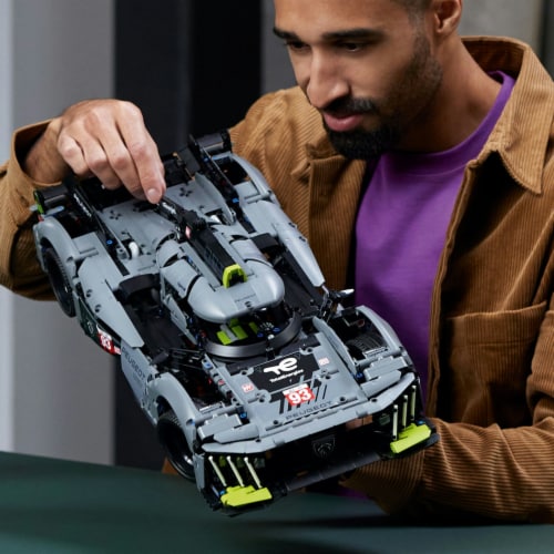 LEGO PEUGEOT 9X8 24H Le Mans Hybrid Hypercar Perspective: bottom