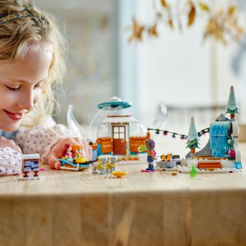 LEGO® Holiday Adventure Perspective: bottom