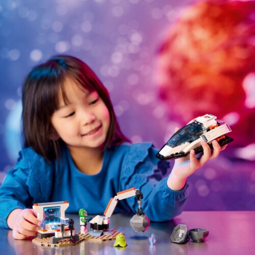 LEGO® City Spaceship and Asteroid Discovery Building Toy Perspective: bottom