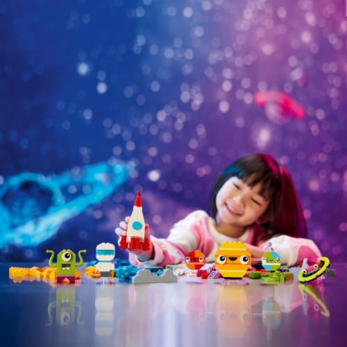 LEGO® Creative Space Planets Perspective: bottom