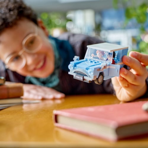 LEGO® 76424 Harry Potter Flying Ford Anglia Perspective: bottom