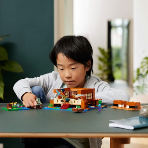 Lego® Minecraft 21256 The Frog House Set Perspective: bottom