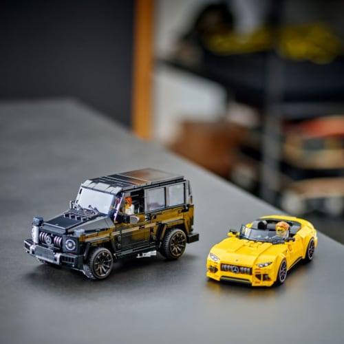 LEGO Speed Champions Mercedes-AMG G 63 & Mercedes-AMG SL 63 F1 Toy Car 76924 Perspective: bottom