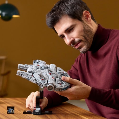 LEGO® 75375 Millennium Falcon™ V39 Perspective: bottom