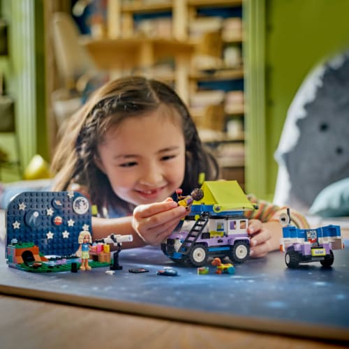 LEGO® Friends™ Stargazing Camping Vehicle Perspective: bottom