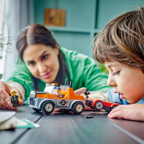 LEGO® Tow Truck And Sports Car Repair 60435 Perspective: bottom