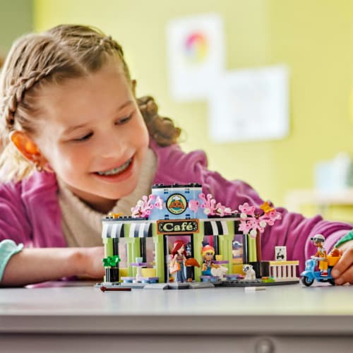 LEGO® Friends Heartlake City Café Perspective: bottom