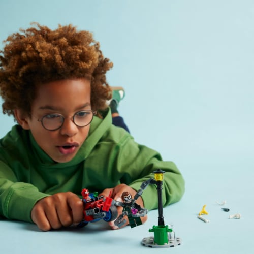 76275 LEGO® Marvel Spider-Man vs. Doc Ock Motocycle Chase Building Set Perspective: bottom