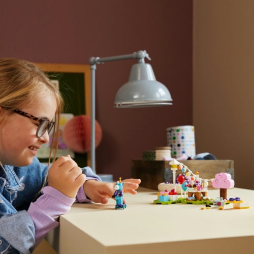 LEGO® 77046 Animal Crossing Julian's Birthday Party Perspective: bottom