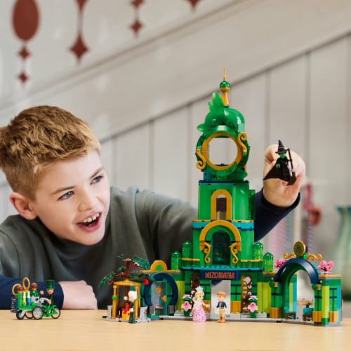 LEGO® 75684 Welcome to Emerald City Set Perspective: bottom