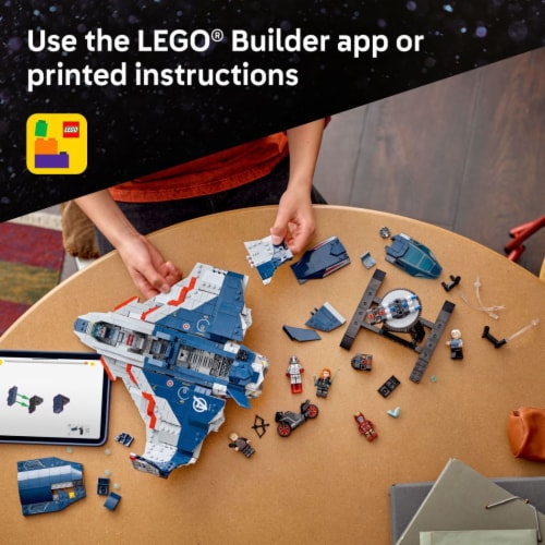 LEGO Marvel Avengers: Age of Ultron Quinjet 76325 Perspective: bottom