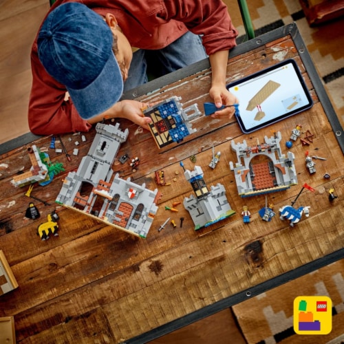 LEGO Creator 3 in 1 Medieval Horse Knight Castle 31168 Perspective: bottom