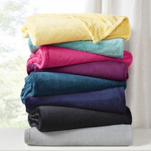 Intelligent Design Microlight Plush Oversized Blanket, Full/ Queen, Grey Perspective: bottom