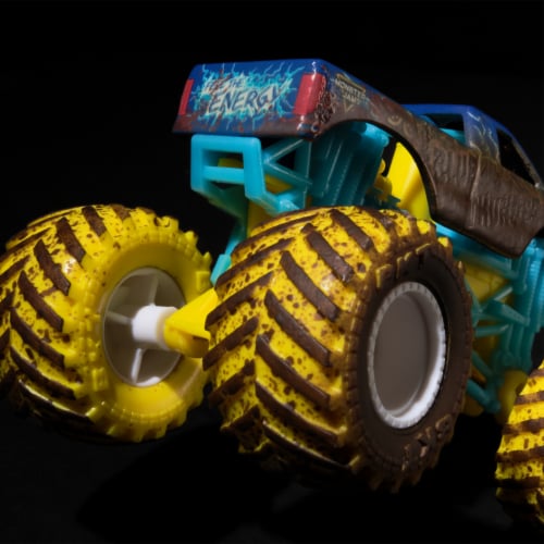 Spin Master Monster Jam Mud Blasters™ Blue Thunder Color Change Toy Truck Perspective: bottom