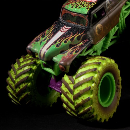 Monster Jam Mud Blasters™ Grave Digger™ Color Change Truck Perspective: bottom